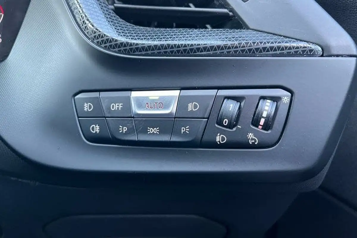 2022-bmw-1-series-15-118i-sport-dct-big-35