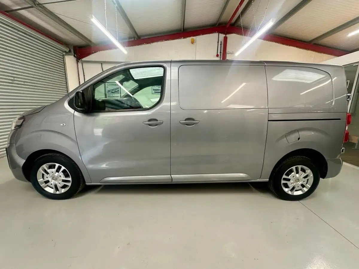 2022-vauxhall-vivaro-15td-2700-l1h1-sportive-100pseu6d-big-9