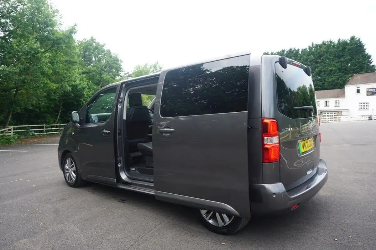 2021-peugeot-traveller-e-allure-standard-big-14