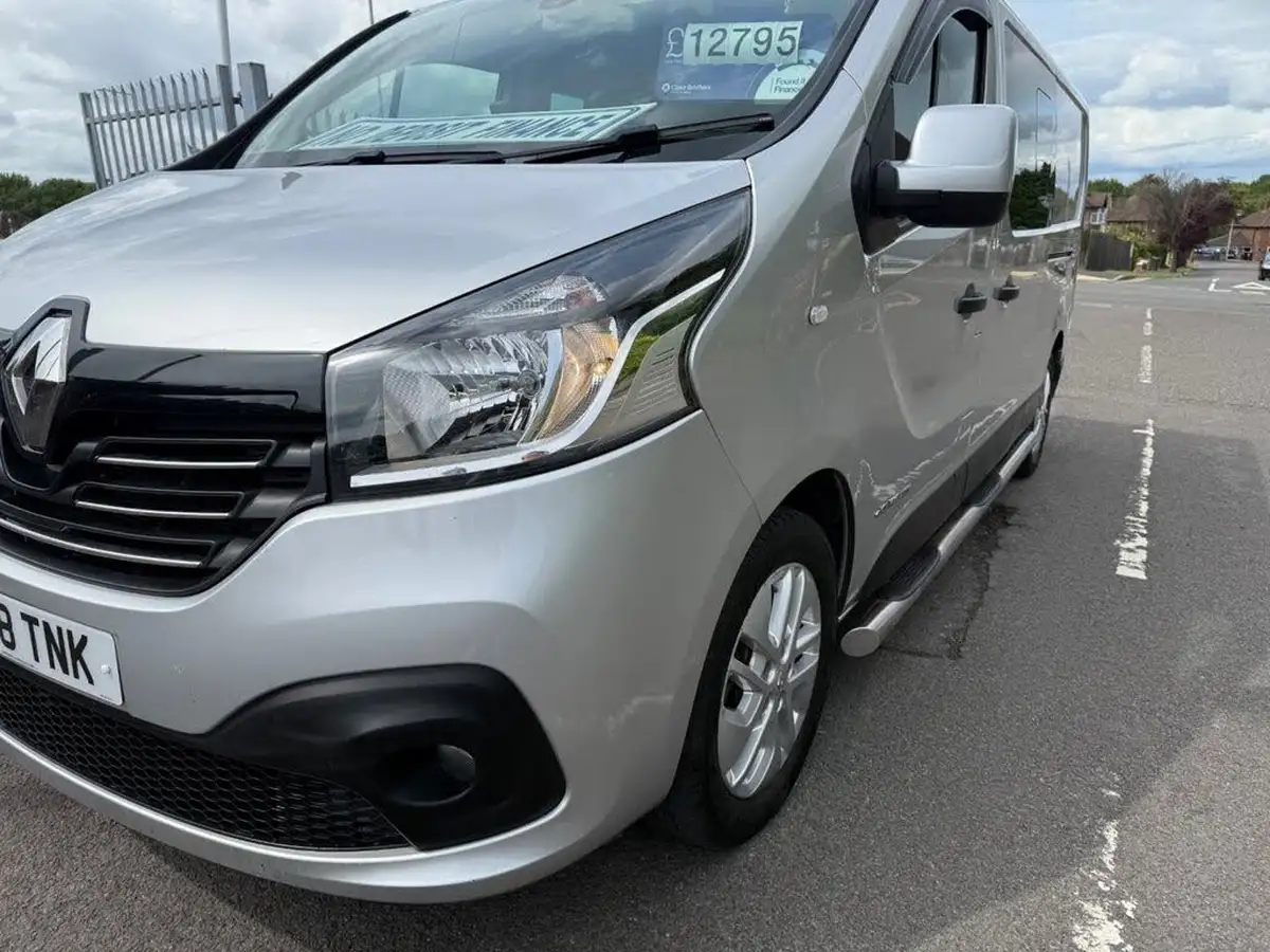2018-renault-trafic-16dci-ll29-145-sport-nav-energy-145-e6-crew-van-big-11