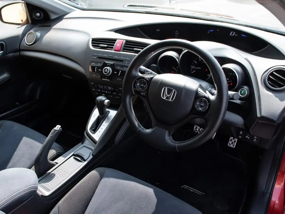 2014-honda-civic-18-se-plus-hatchback-auto-big-3