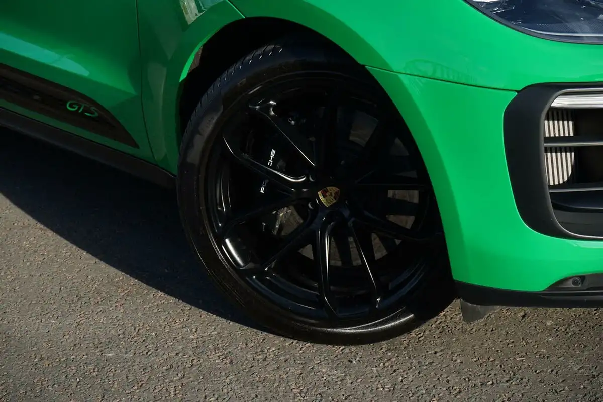 2023-porsche-macan-29-v6-gts-big-32