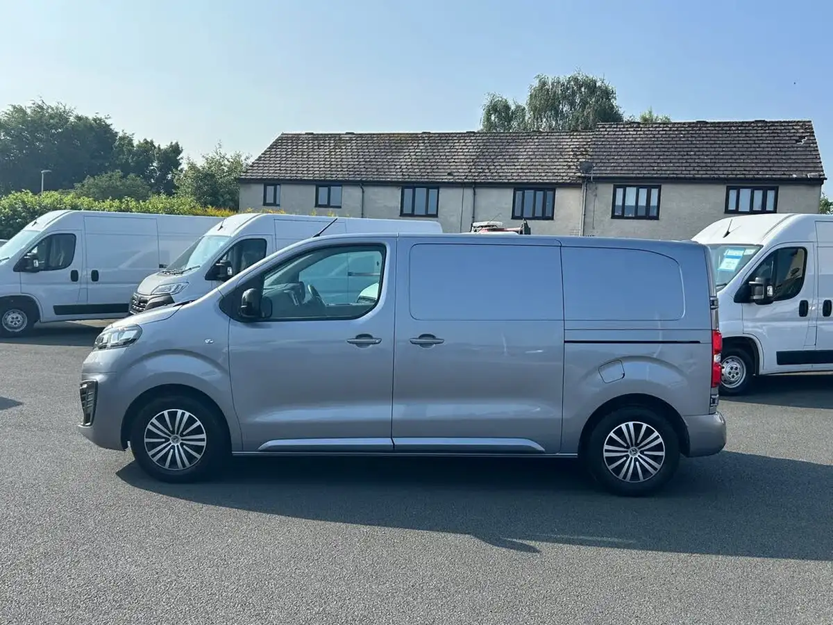 2022-vauxhall-vivaro-15td-2700-l1h1-sportive-120pseu6d-big-3