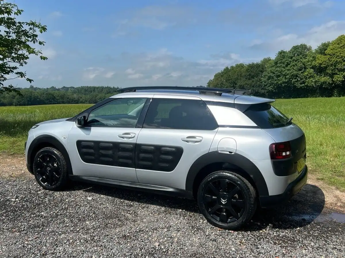 2016-citroen-c4-cactus-12-puretech-flair-110ps-ss-big-14