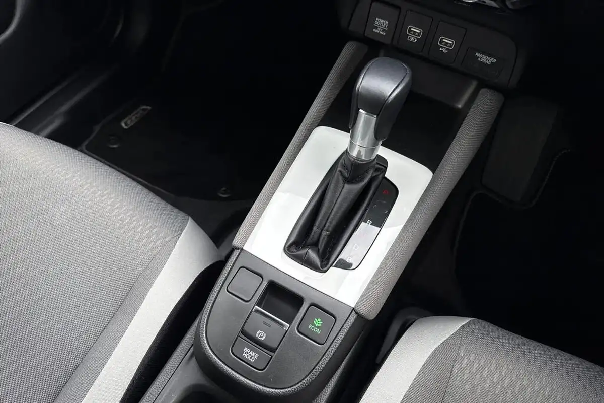 2021-honda-jazz-15-i-mmd-crosstar-ex-109ps-two-tone-big-14
