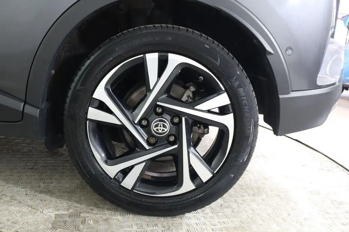 2022-toyota-c-hr-18-vvt-i-design-big-30
