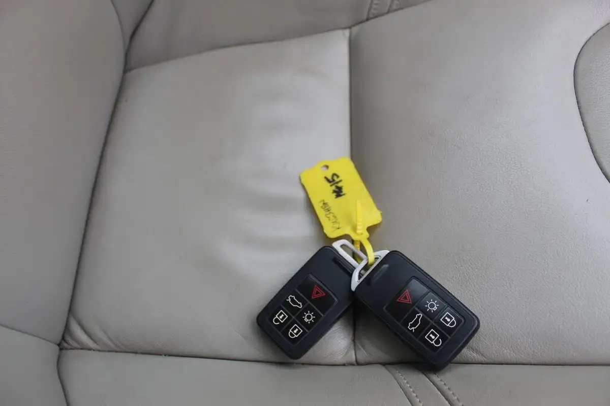 2013-volvo-v40-20td-d3-se-lux-nav-ss-big-10