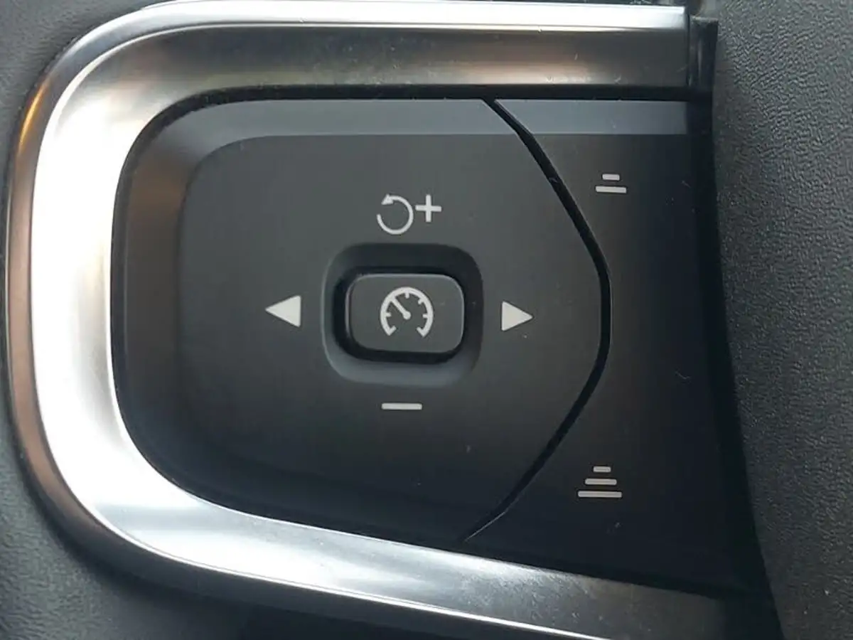 2022-volvo-xc40-e-recharge-plus-228bhp-big-15