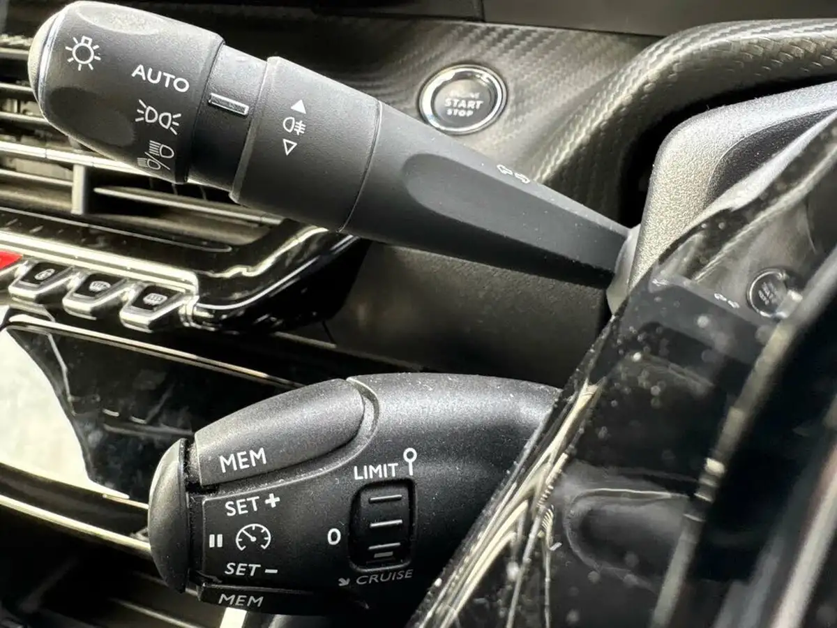 2020-peugeot-208-12-puretech-gt-line-100bhp-big-28