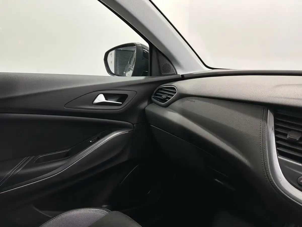 2020-vauxhall-grandland-x-12-sri-nav-big-24