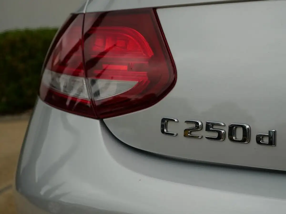 2018-mercedes-benz-c-class-21d-c250d-amg-line-premiumss-coupe-2d-big-25
