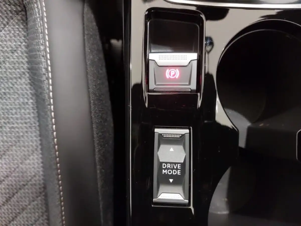 2024-peugeot-2008-suv-12-puretech-allure-130ps-big-13