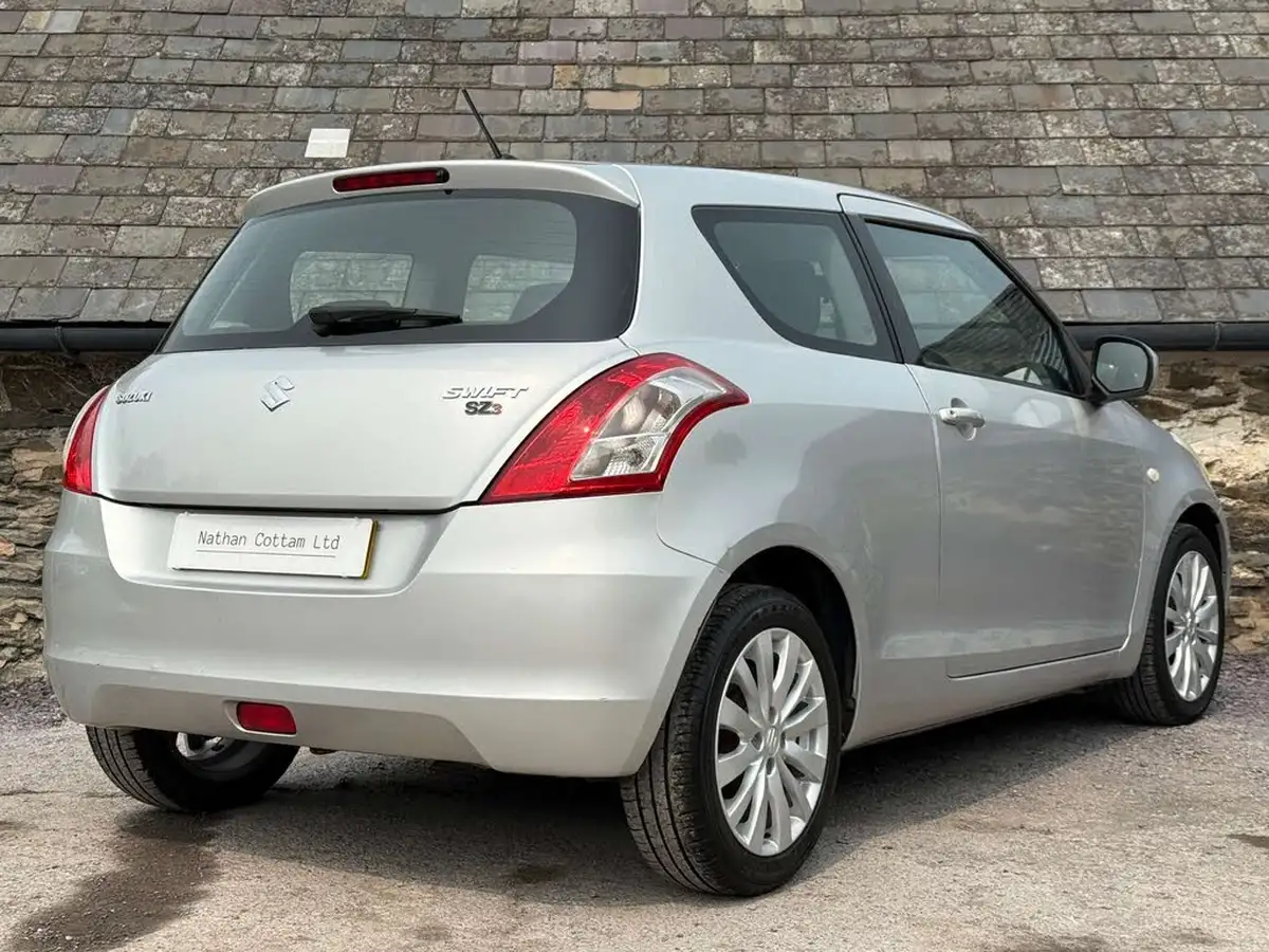 2011-suzuki-swift-12-sz3-3d-big-4