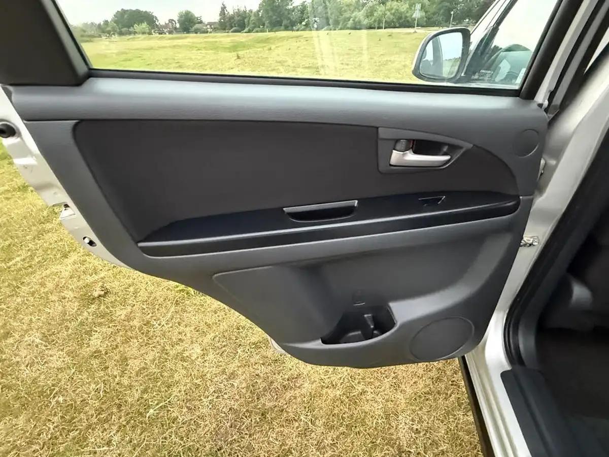 2007-suzuki-sx4-16-gl-big-23
