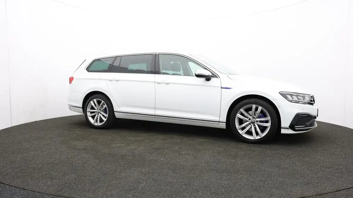 2021-volkswagen-passat-14-tsi-gte-estate-5d-big-46