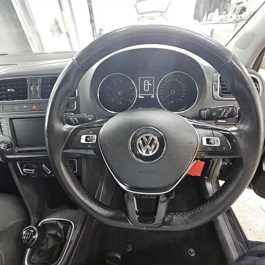 2015-volkswagen-polo-12-tsi-se-5d-big-6