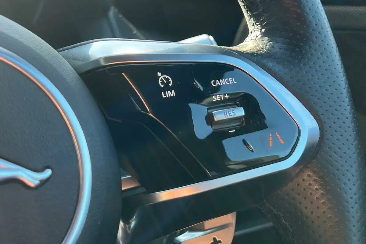 2020-jaguar-xe-20d-r-dynamic-s-big-46