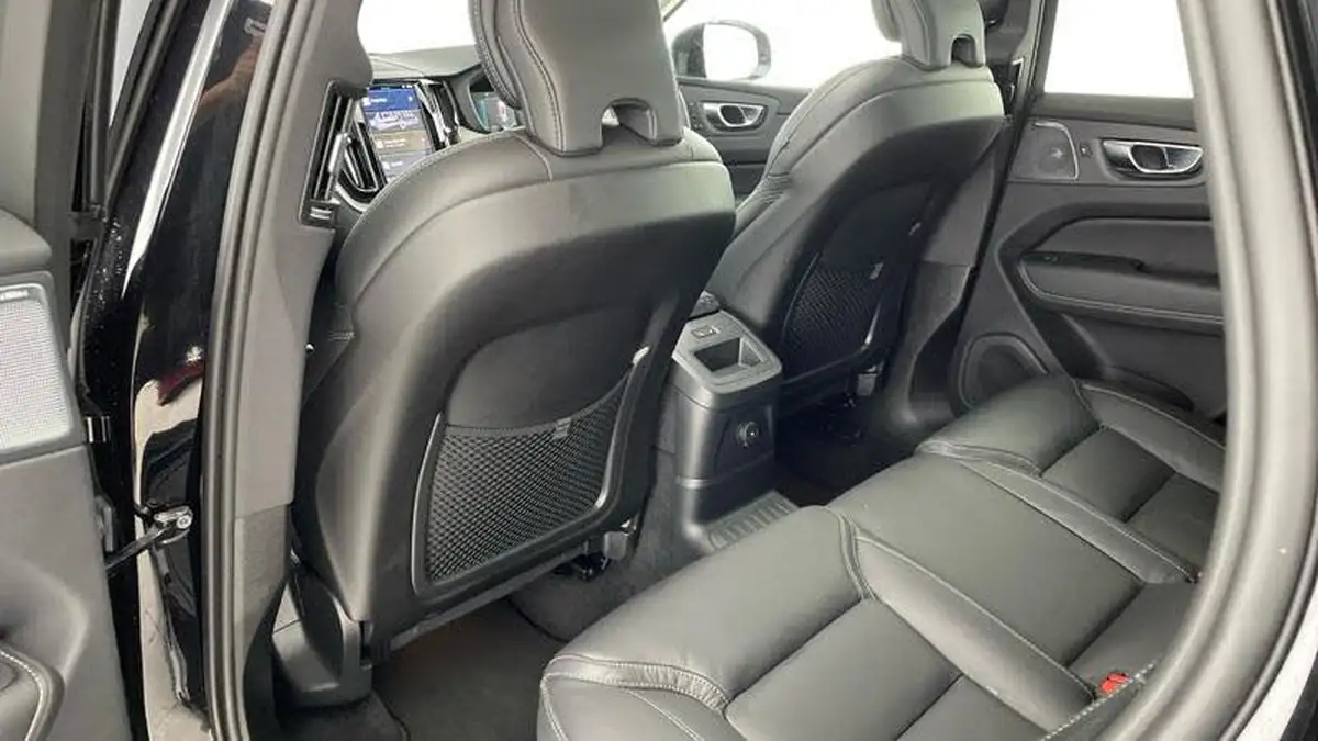2024-volvo-xc60-20-t8-ultimate-dark-big-34