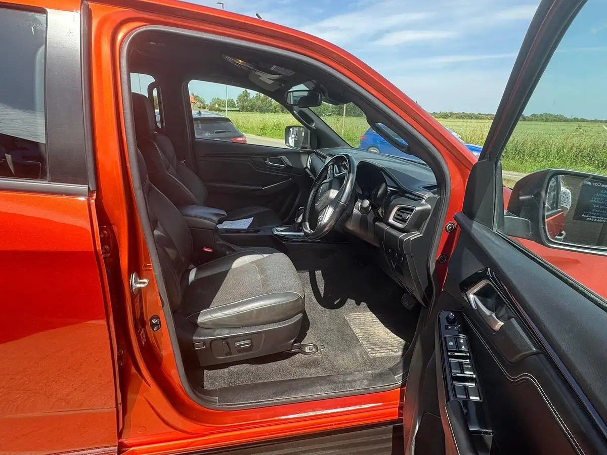 2021-isuzu-d-max-19td-v-cross-auto-big-16