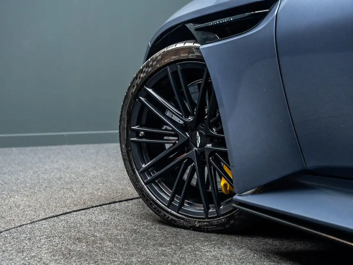 2024-aston-martin-db12-40-v8-auto-euro-6-ss-2dr-big-10