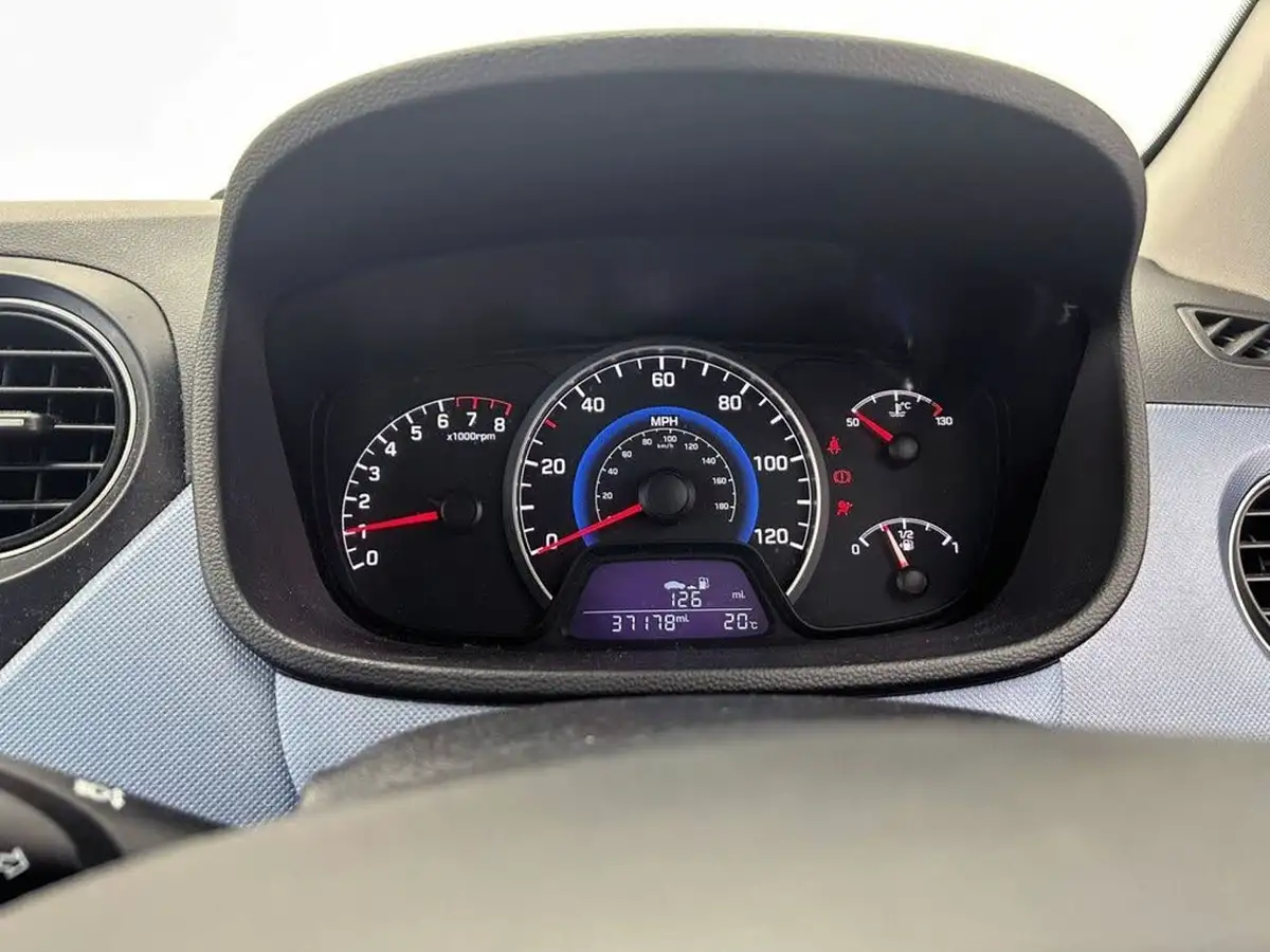 2014-hyundai-i10-10-premium-big-14