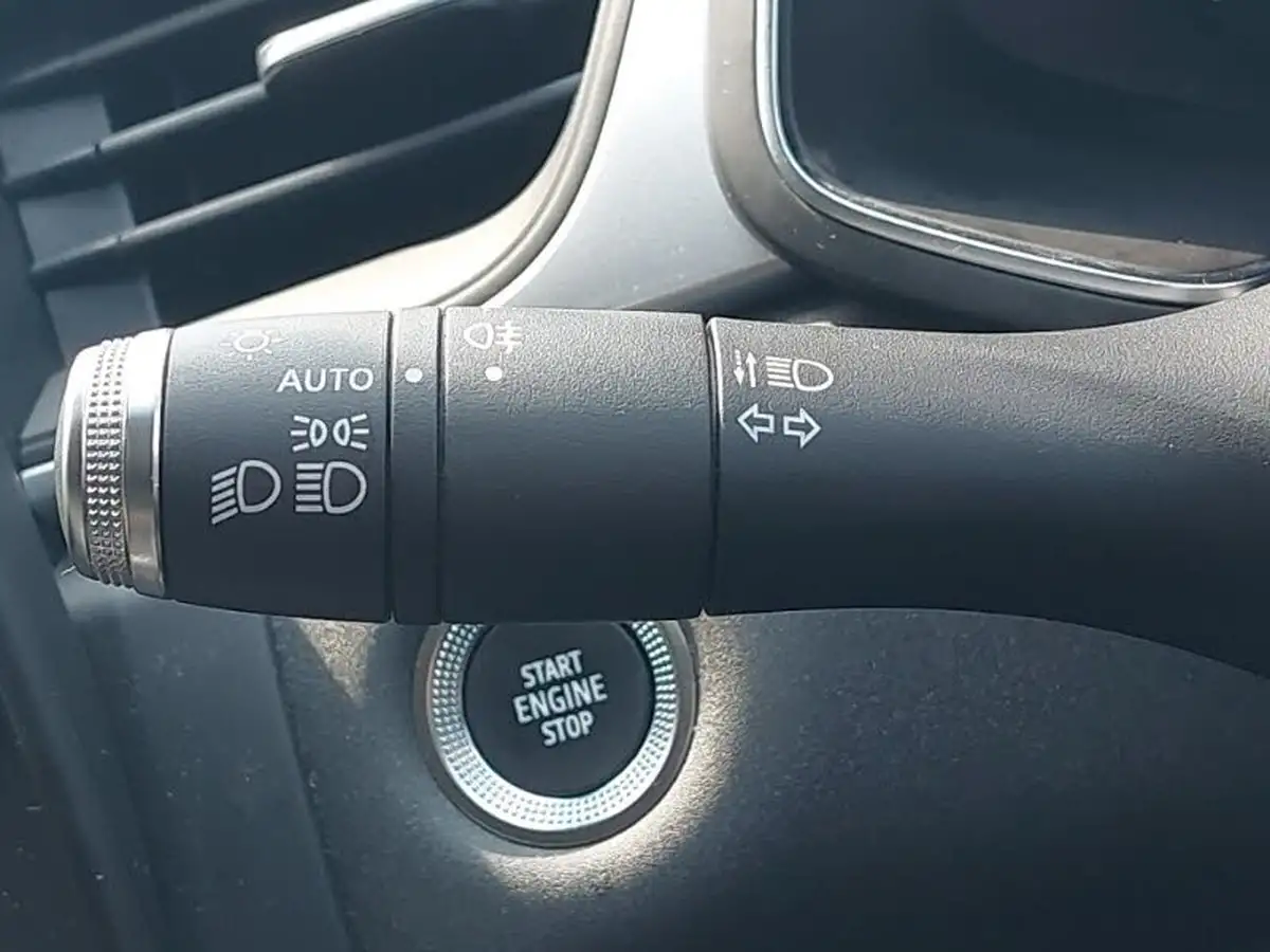 2021-renault-captur-13-tce-iconic-140ps-big-11