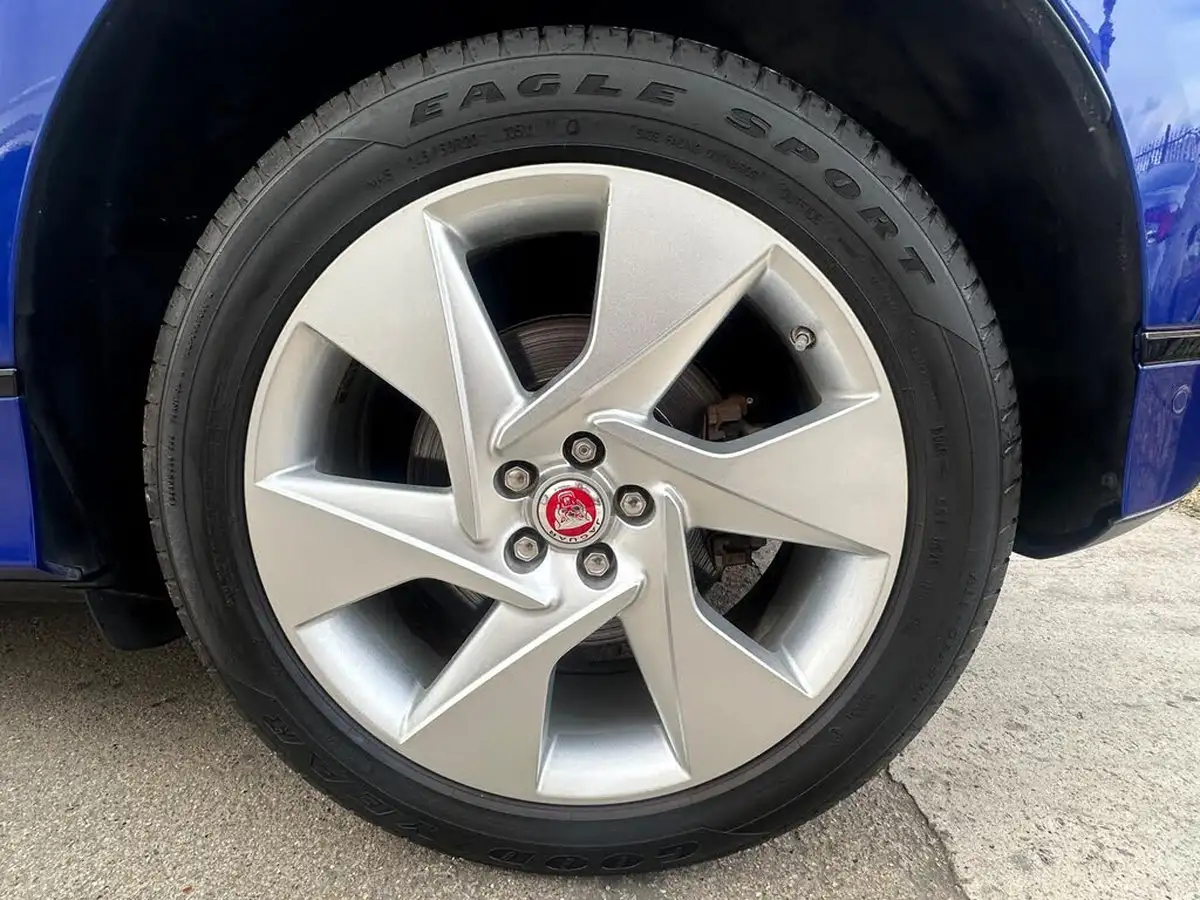2019-jaguar-i-pace-ev400-se-big-18