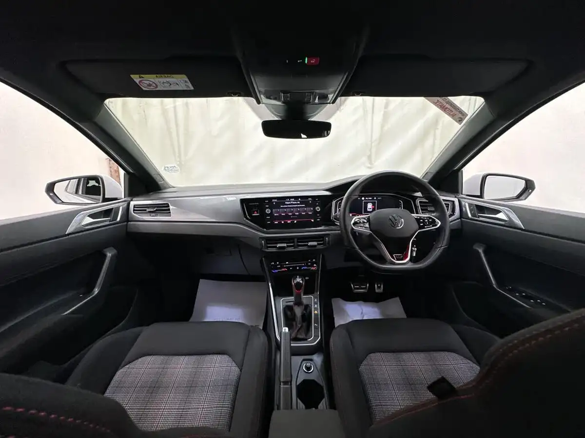 2023-volkswagen-polo-big-27