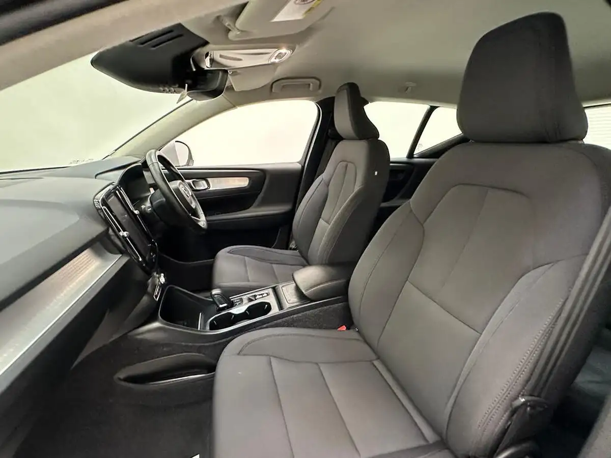 2020-volvo-xc40-20td-d3-momentum-geartronic-big-22