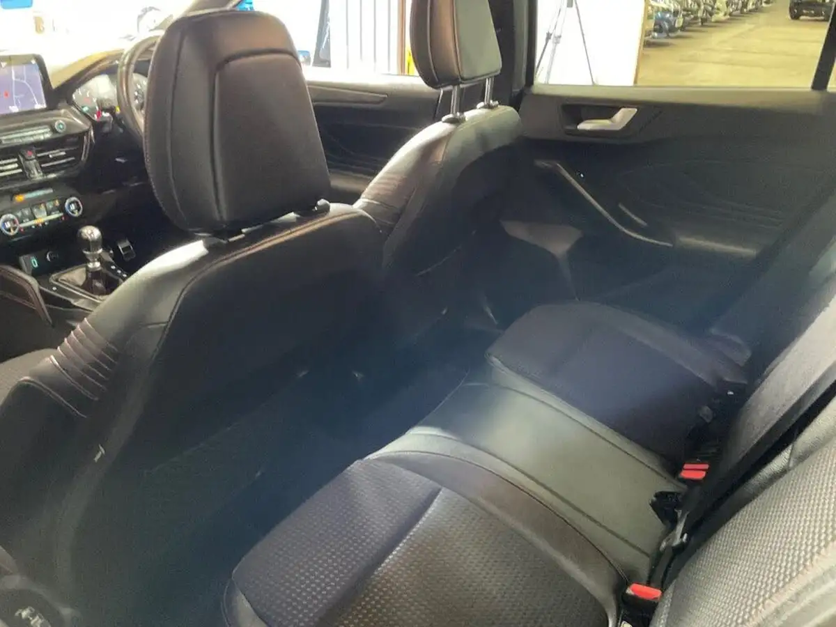 2019-ford-focus-15t-st-line-x-182ps-hatchback-big-28
