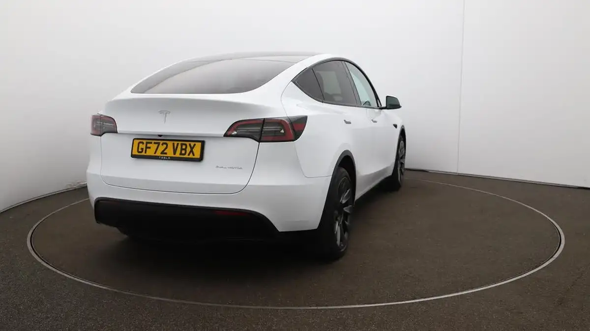 2022-tesla-model-y-e-long-range-big-56