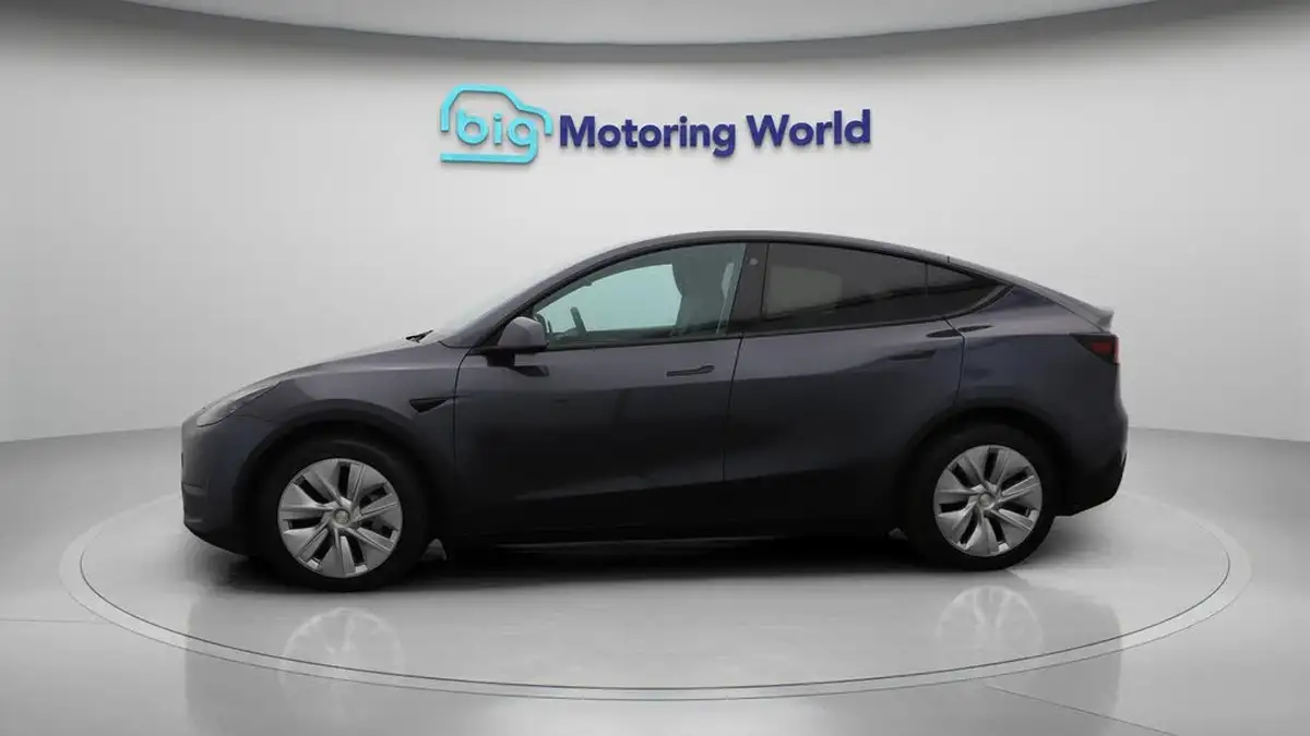 2022-tesla-model-y-e-long-range-big-4