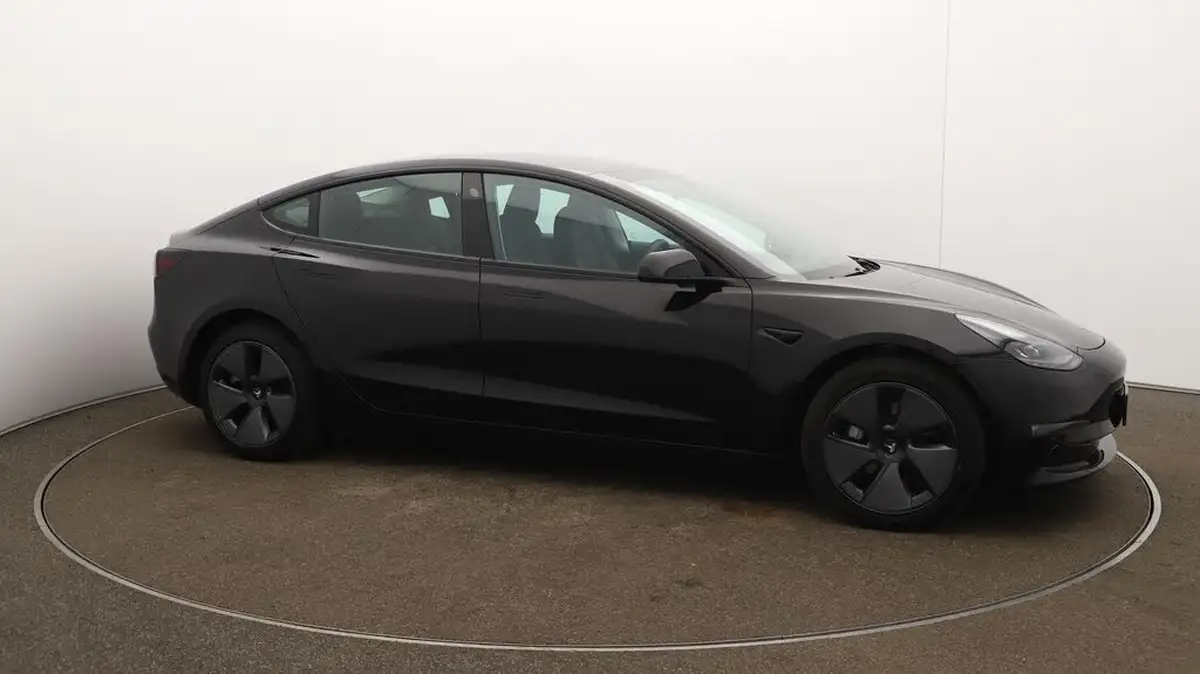 2022-tesla-model-3-e-long-range-big-31