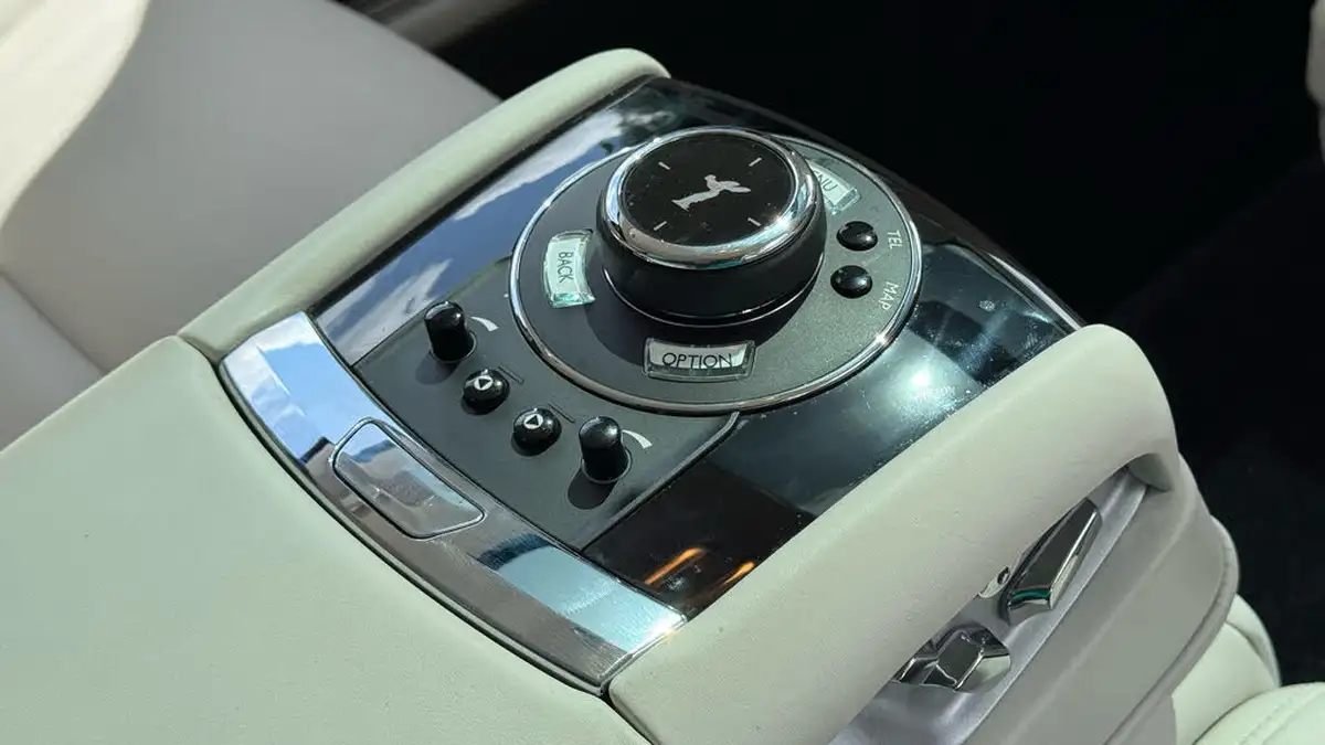 2016-rolls-royce-ghost-66-ewb-big-18