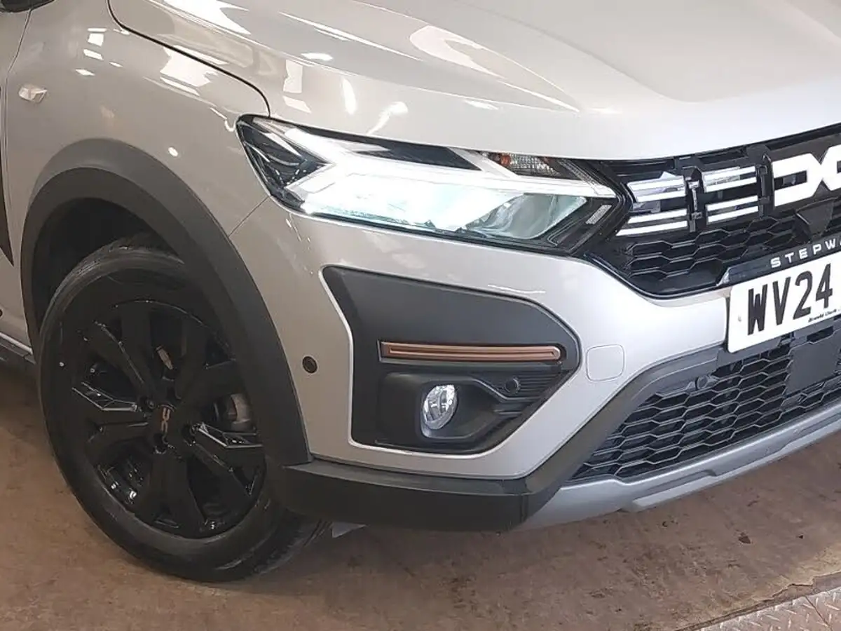 2024-dacia-sandero-stepway-10-tce-extreme-90bhp-big-8