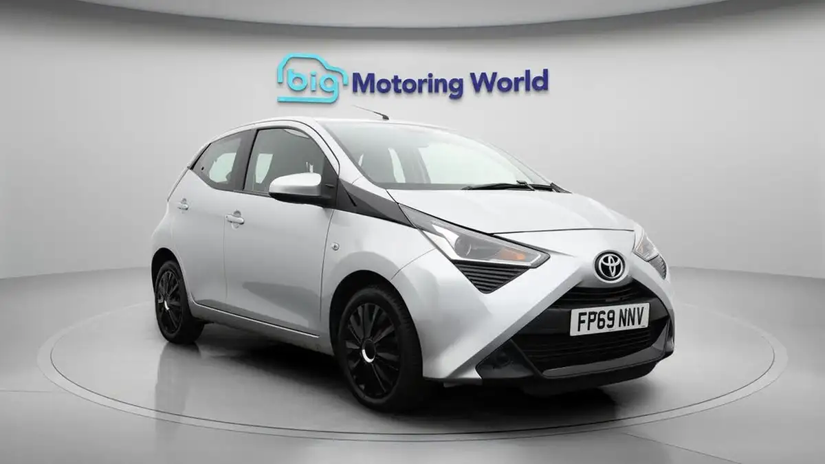 2019-toyota-aygo-10-vvt-i-x-play-big-1