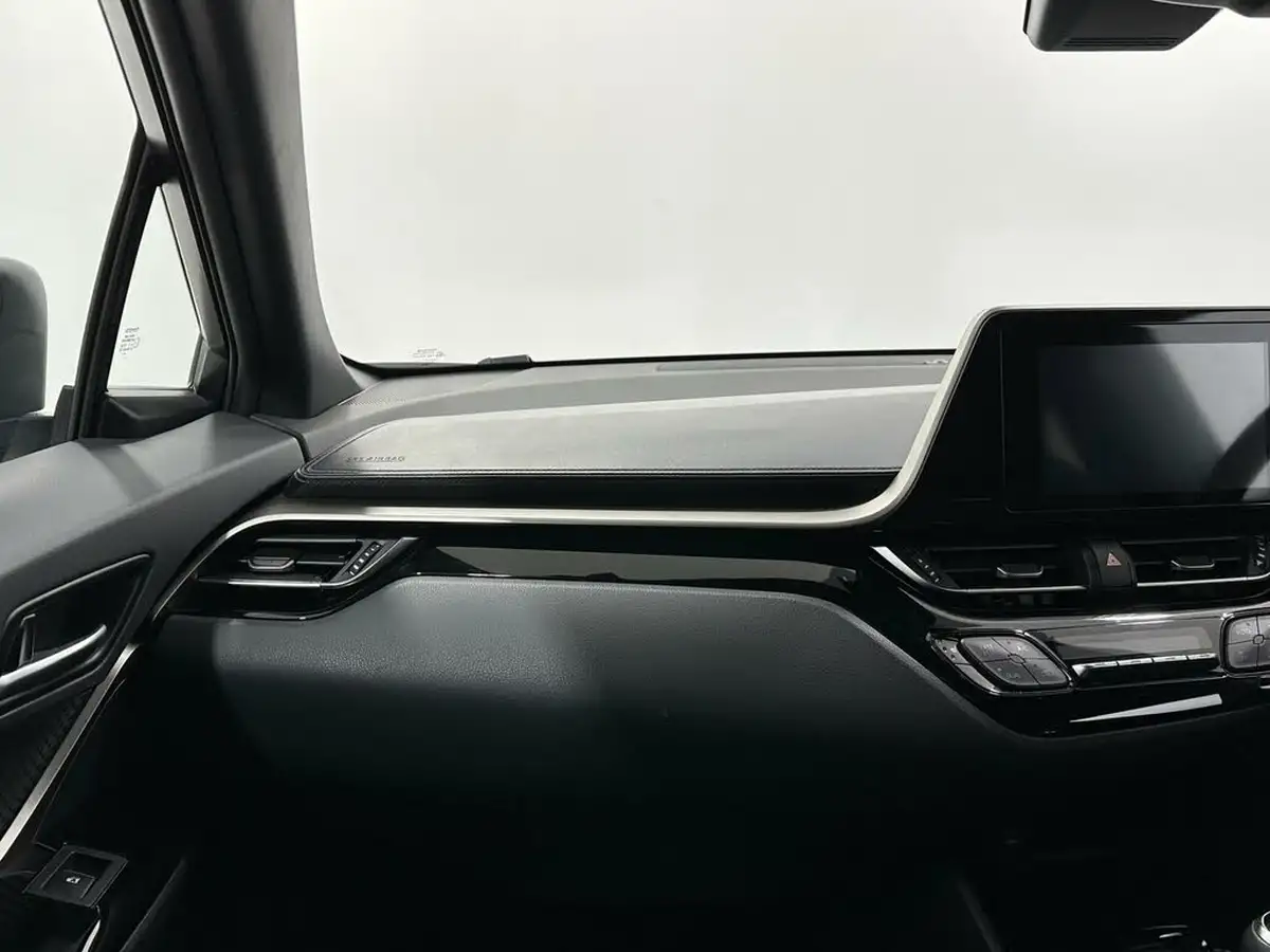 2018-toyota-c-hr-12-dynamic-big-27