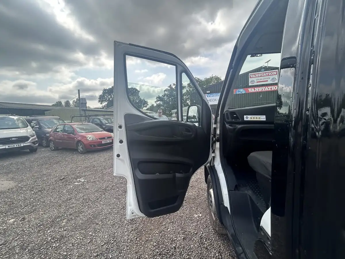 2019-iveco-daily-s-class-23td-35s14-3450-eu6-chassis-cab-hi-matic-big-20