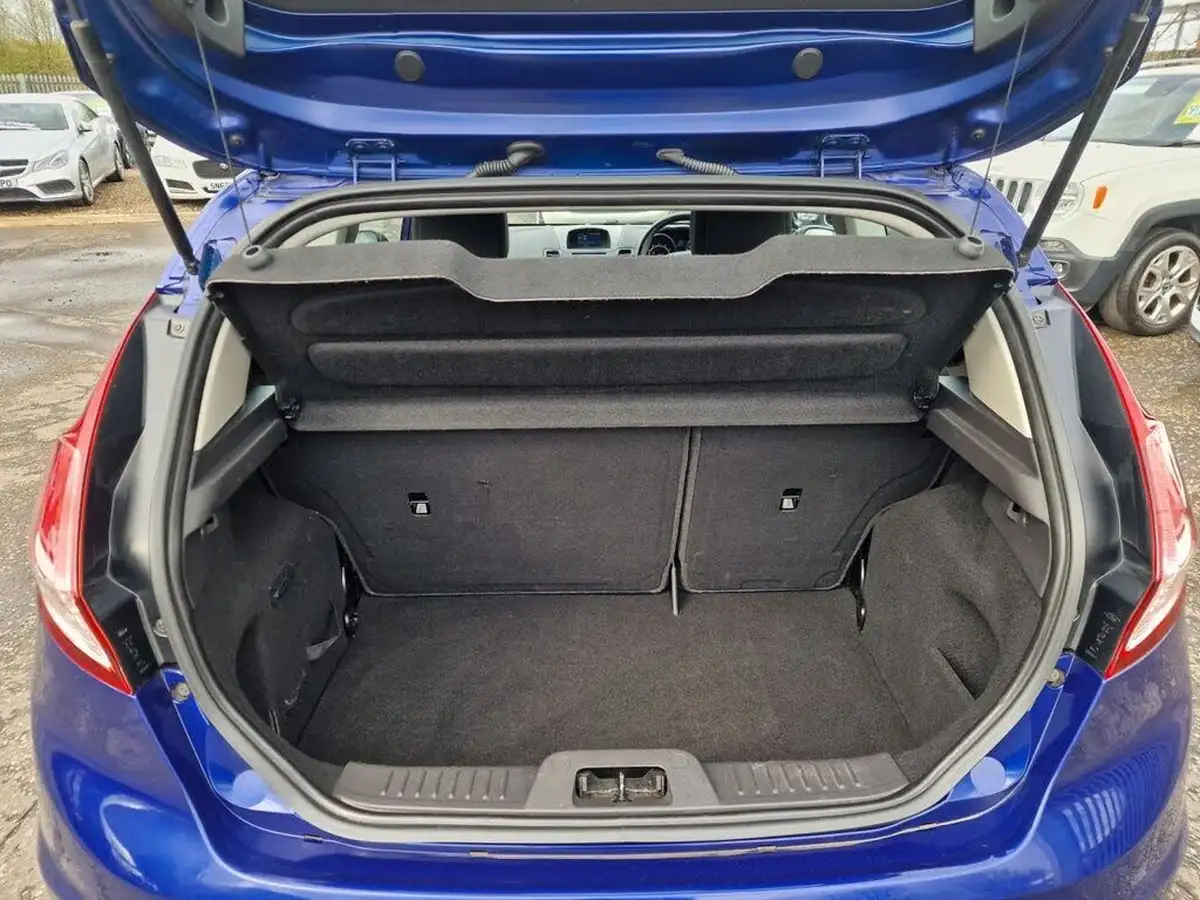 2016-ford-fiesta-125-zetec-3d-big-30