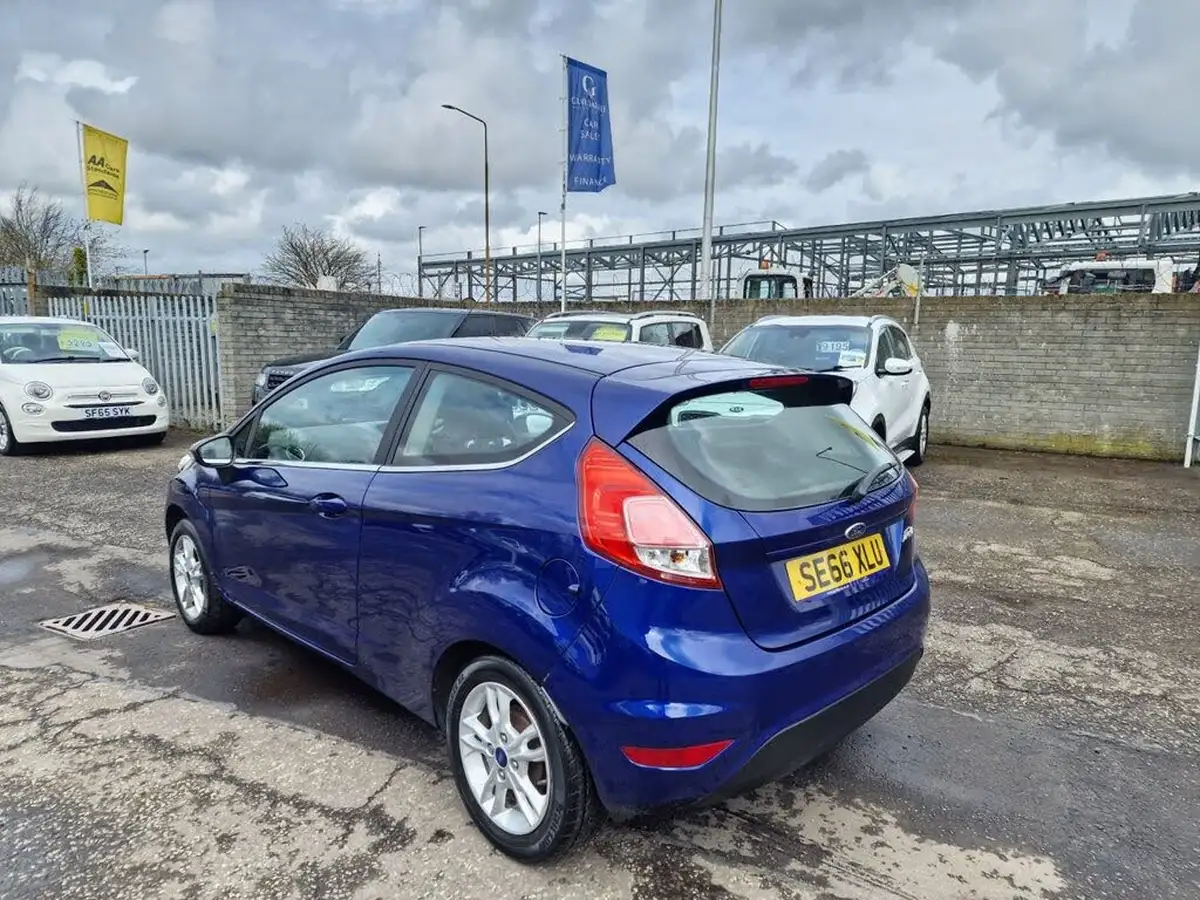 2016-ford-fiesta-125-zetec-3d-big-6