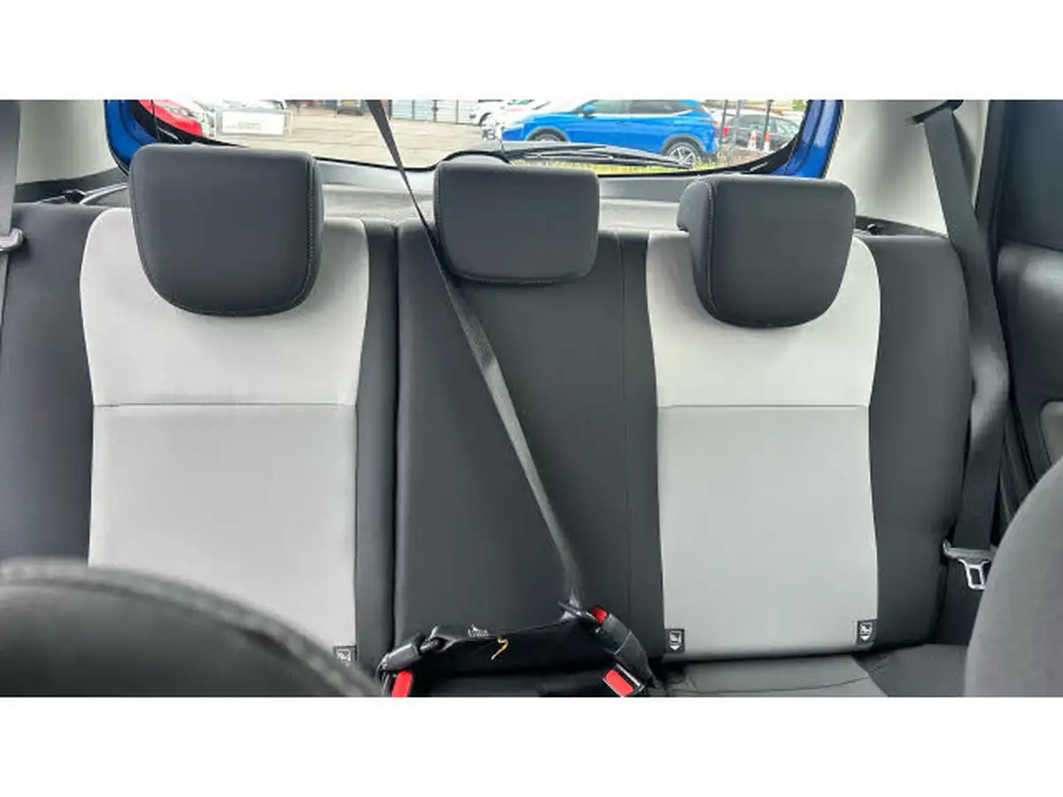 2019-toyota-yaris-15-vvt-i-icon-tech-111bhp-1496cc-big-14