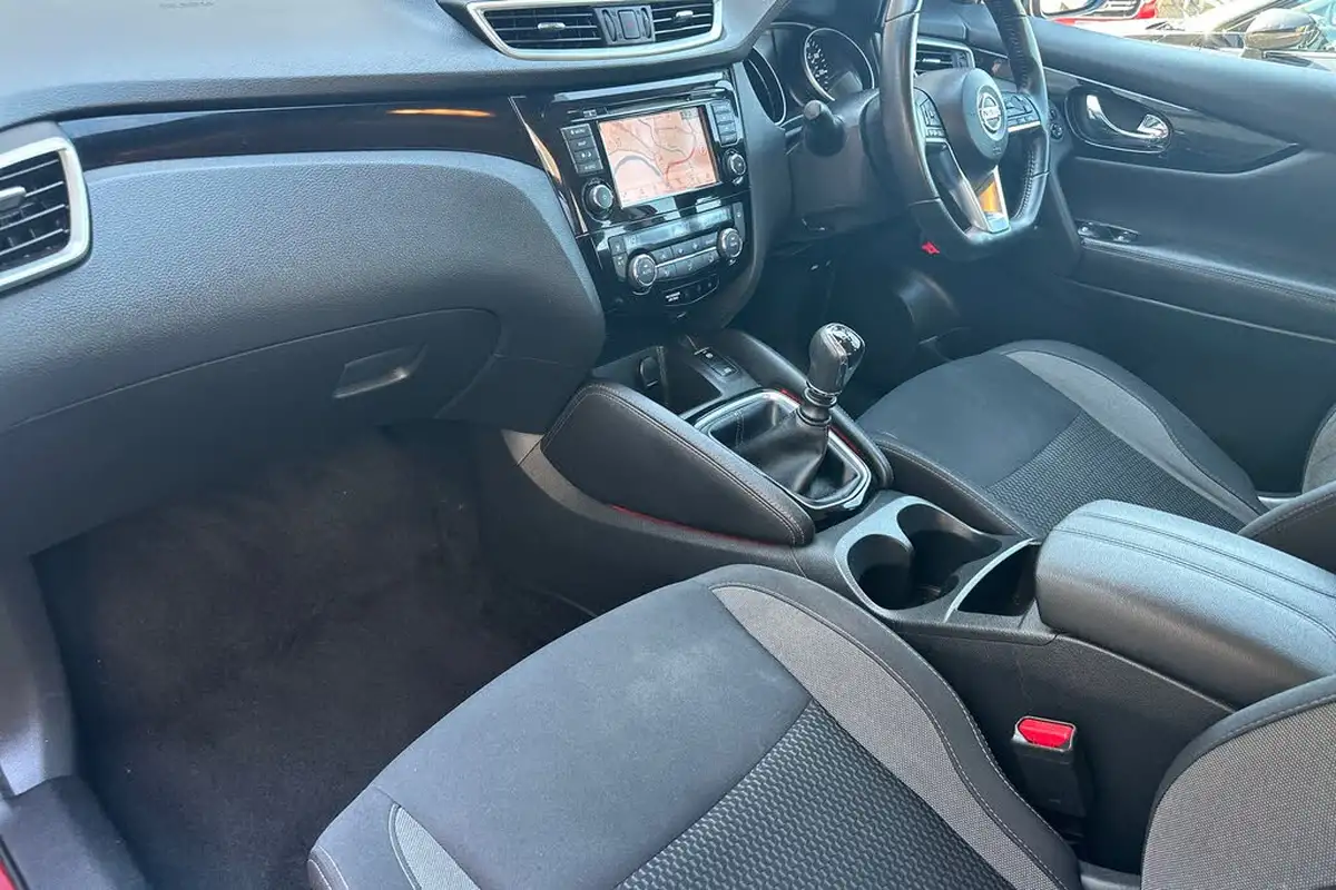 2019-nissan-qashqai-15dci-acenta-premium-heat-pack-big-3