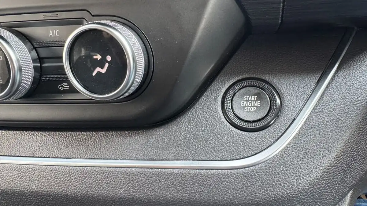 2023-renault-trafic-20dci-ll30-150-sport-panel-big-34