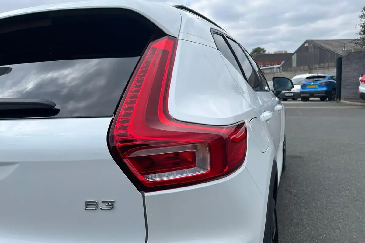 2024-volvo-xc40-20-b3-ultimate-big-19