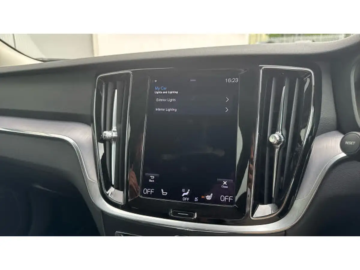 2021-volvo-v60-20-b3-momentum-161bhp-big-39