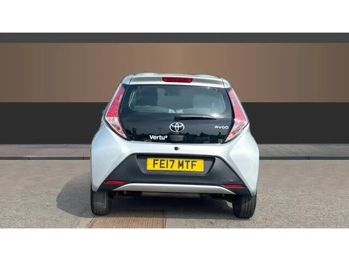2017-toyota-aygo-10-vvt-i-x-play-71bhp-5d-big-5