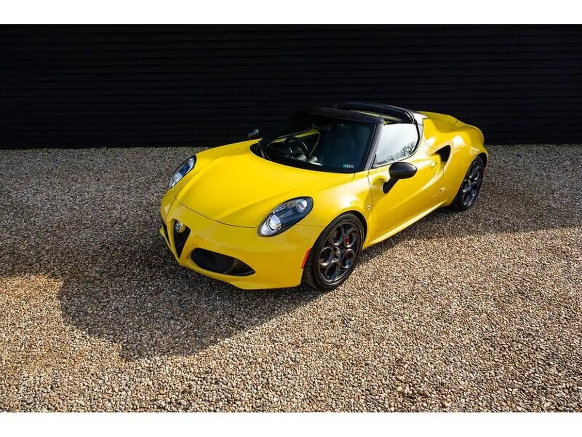 2015-alfa-romeo-4c-18-tbi-spider-big-3