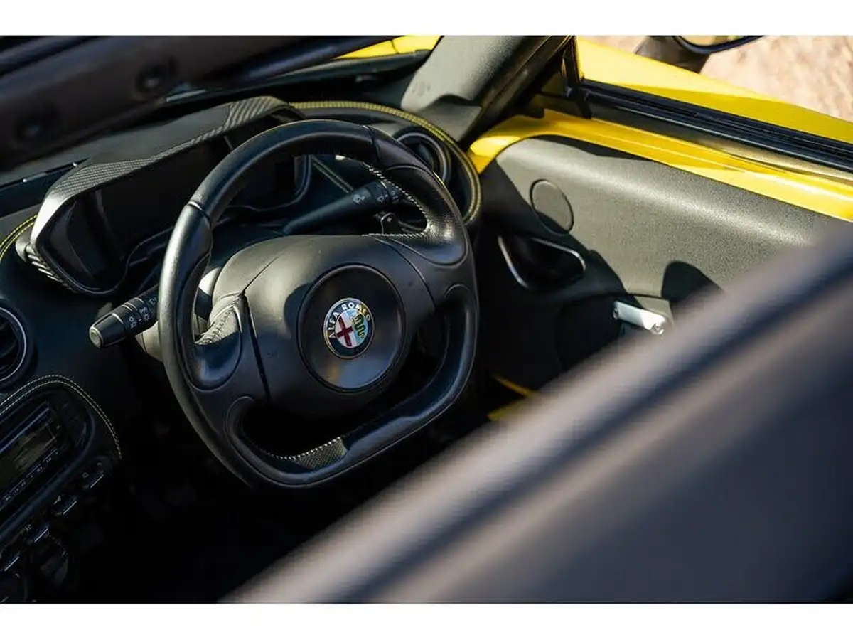 2015-alfa-romeo-4c-18-tbi-spider-big-27