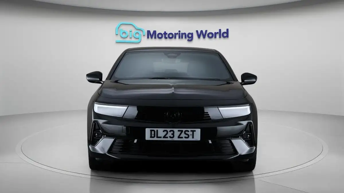 2023-vauxhall-astra-12-turbo-gs-hatchback-big-1