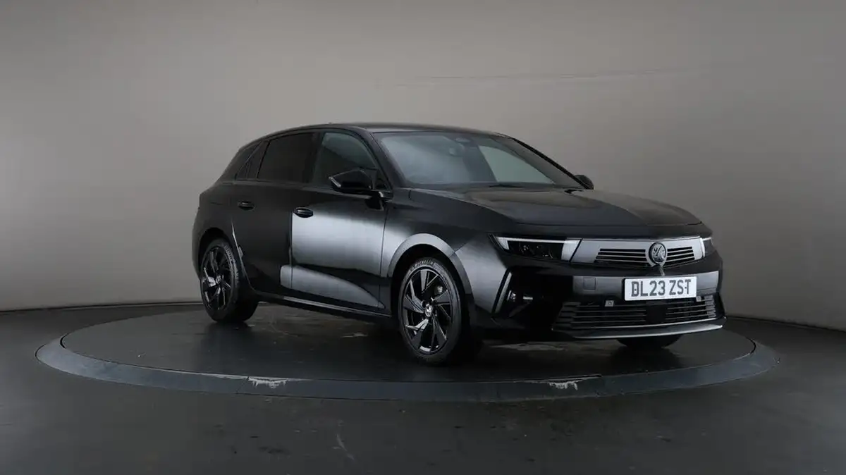 2023-vauxhall-astra-12-turbo-gs-hatchback-big-53